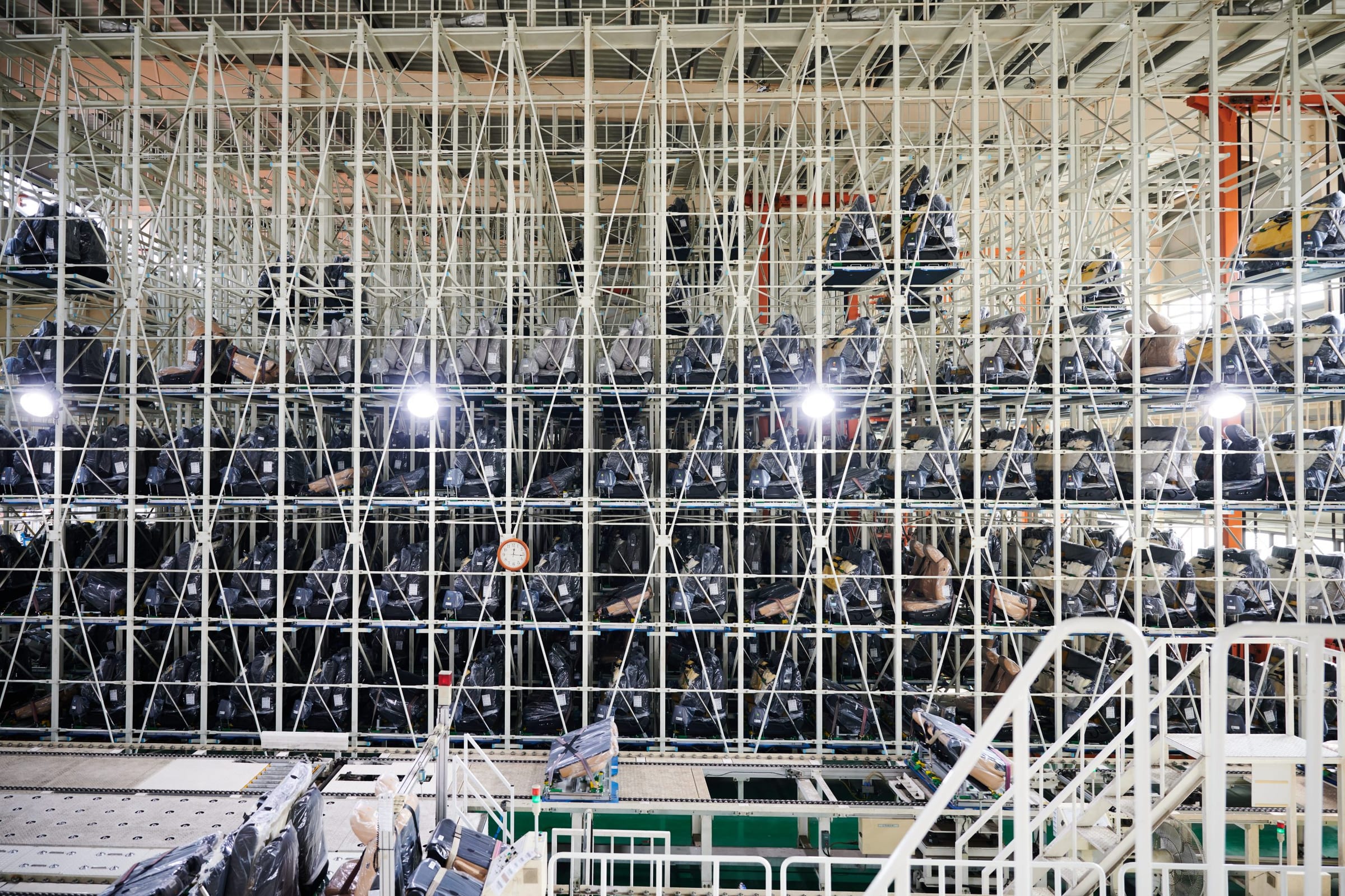현대트랜시스 기업 웹사이트 — 자동화 생산 설비 사진